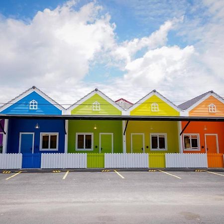 Auranad Tinyhouse Bandar Tanah Merah Wifi Netflix Exterior photo