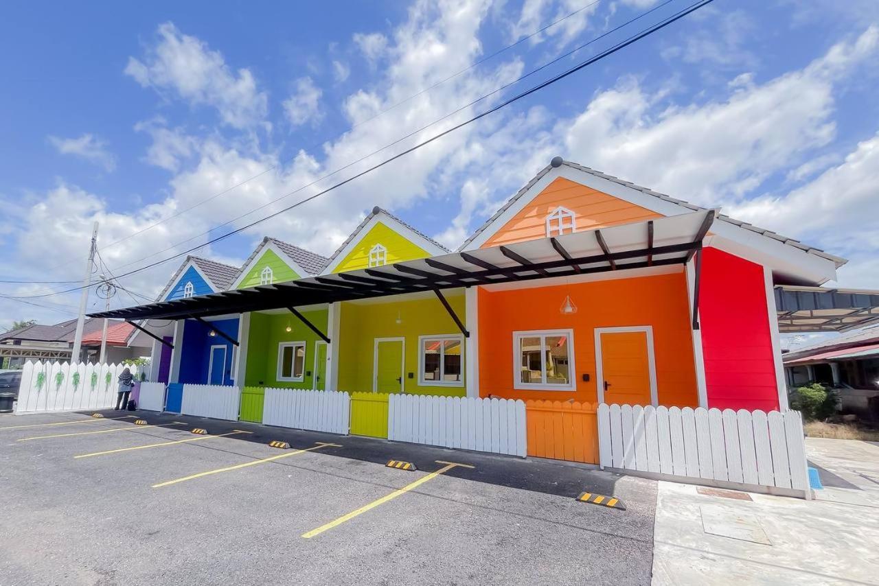 Auranad Tinyhouse Bandar Tanah Merah Wifi Netflix Exterior photo