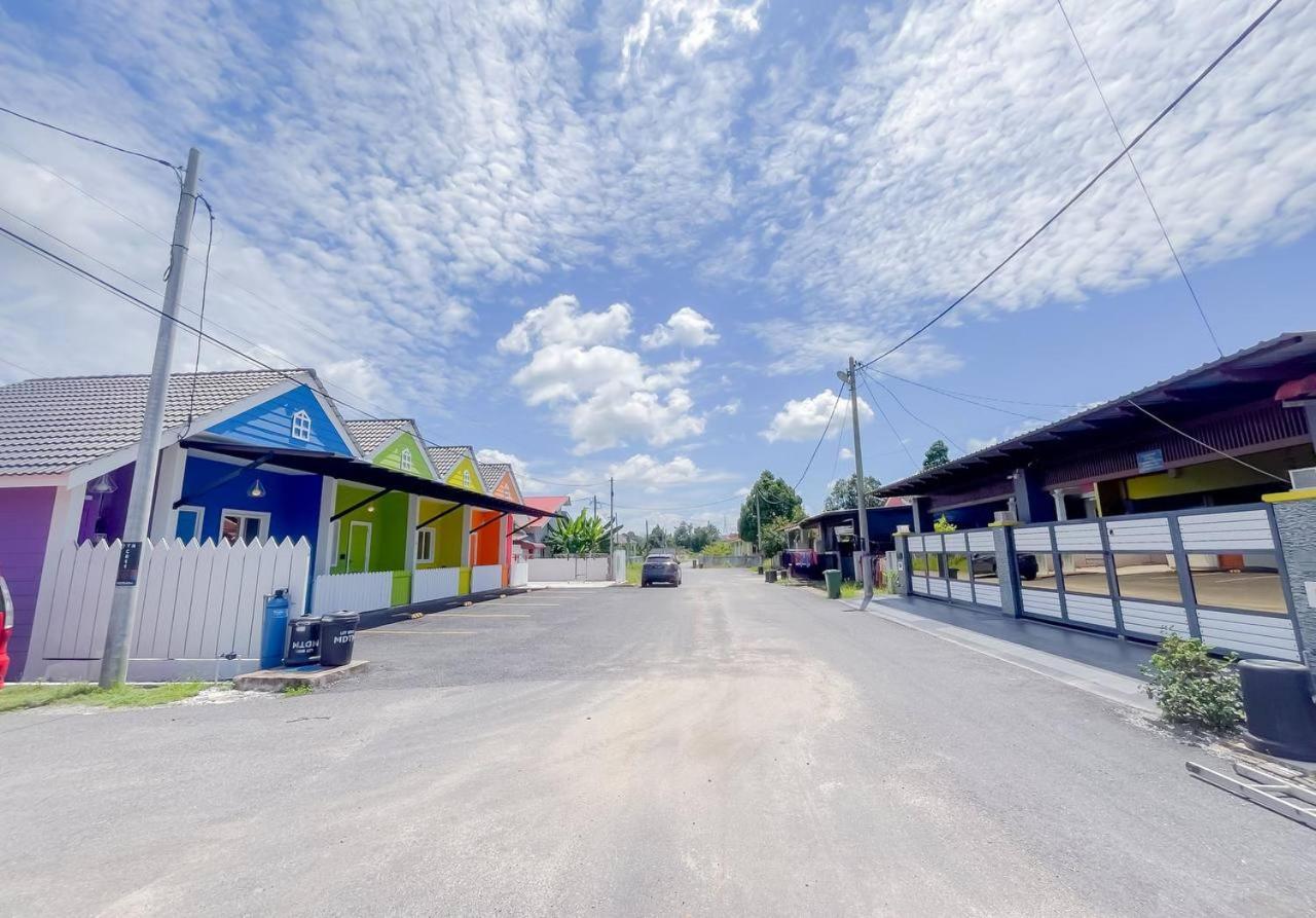 Auranad Tinyhouse Bandar Tanah Merah Wifi Netflix Exterior photo