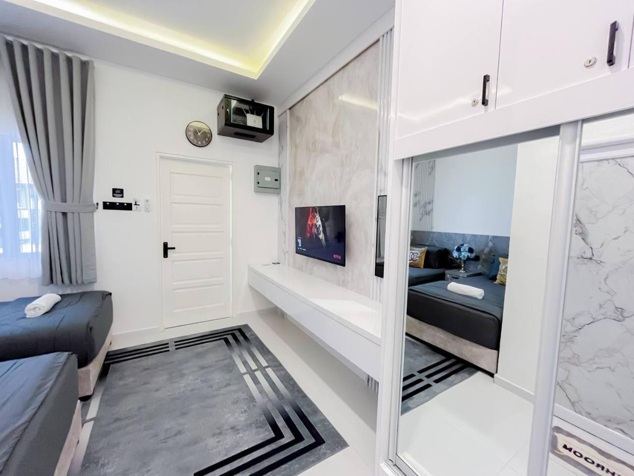 Auranad Tinyhouse Bandar Tanah Merah Wifi Netflix Exterior photo